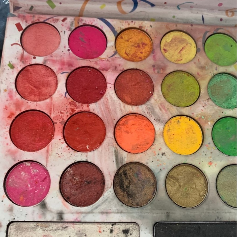 Eyeshadow - Picture 5 of 9